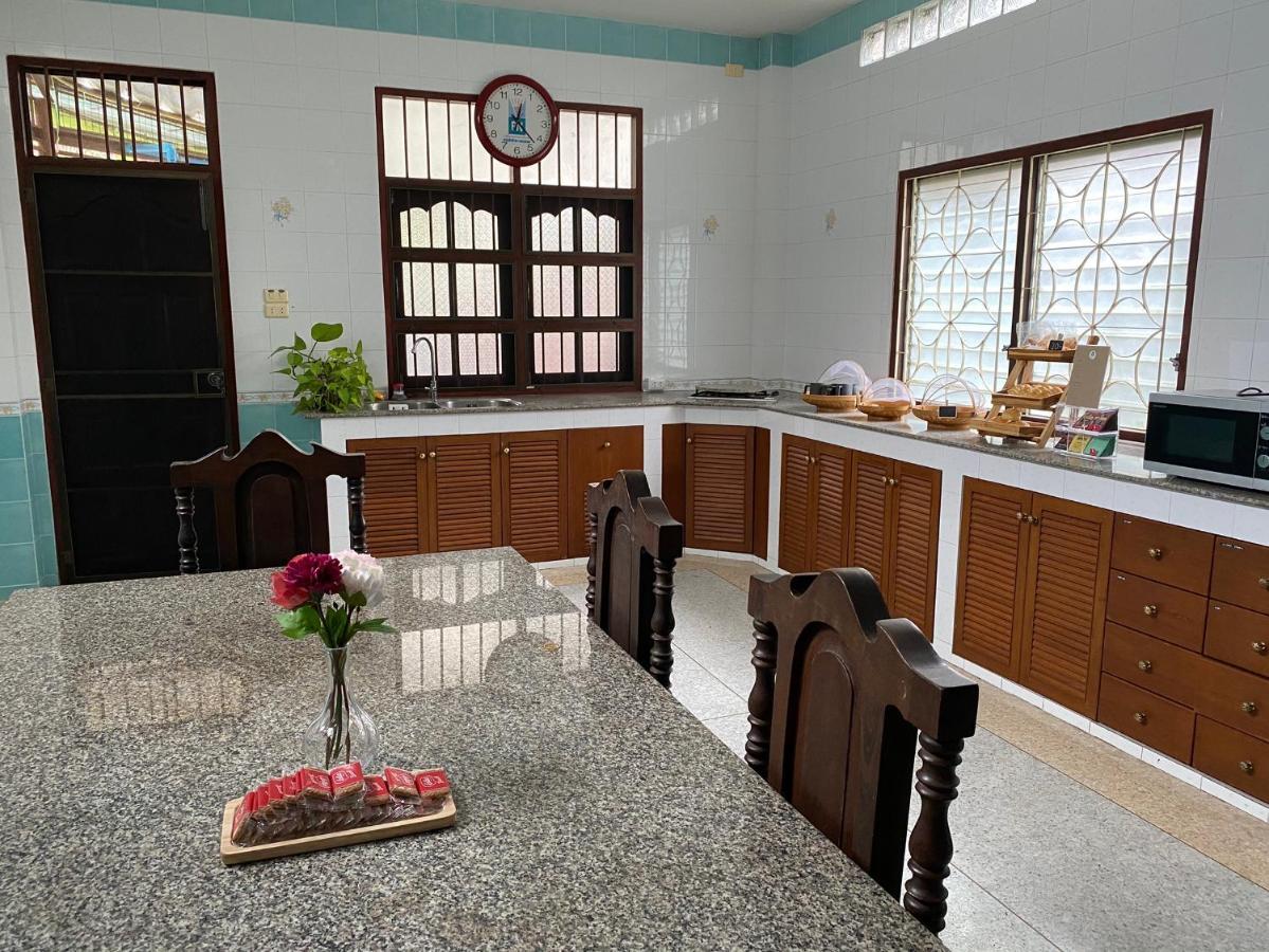 Niece Hostel Phuket - Sha Extra Plus Екстериор снимка