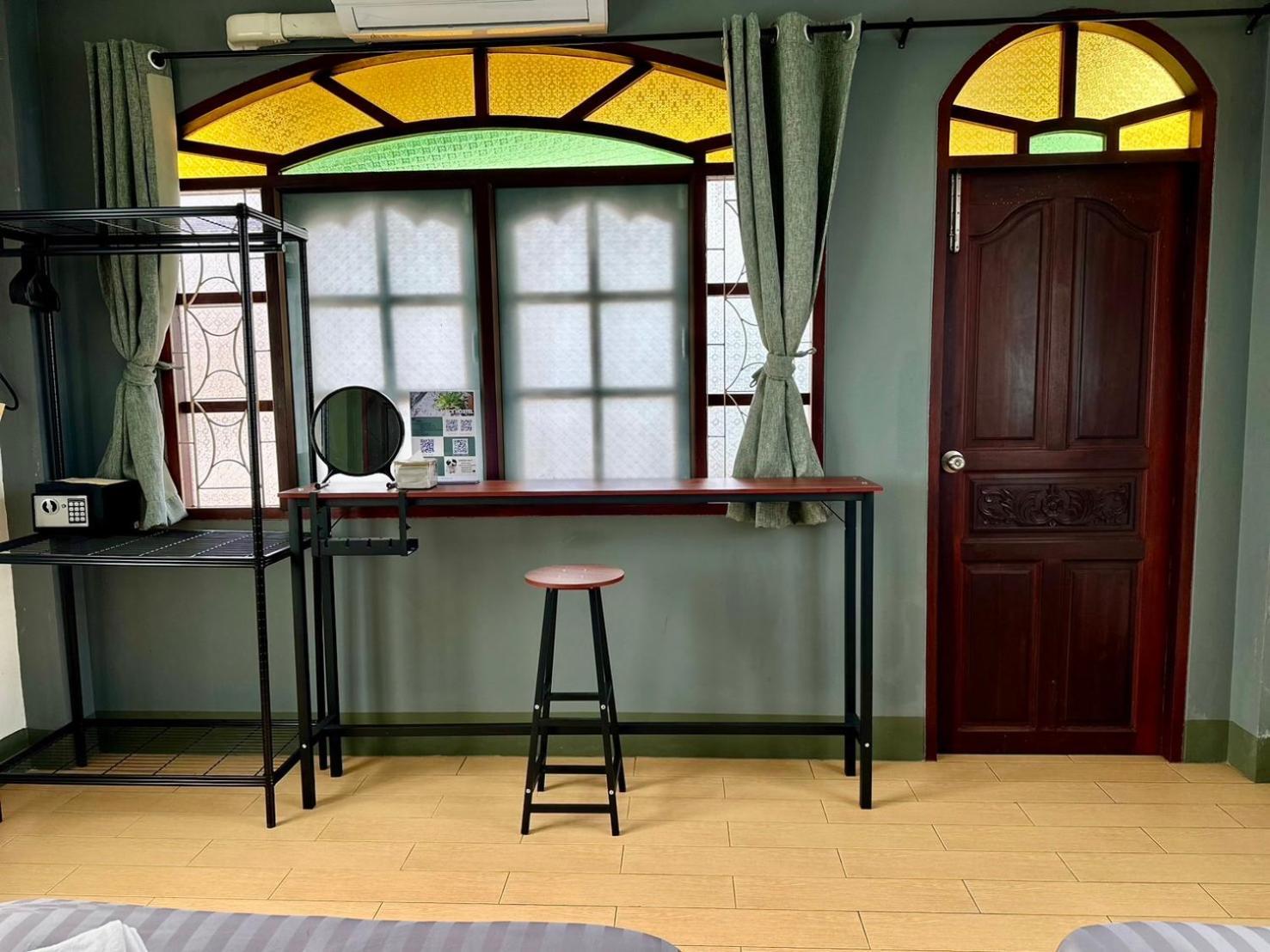 Niece Hostel Phuket - Sha Extra Plus Екстериор снимка