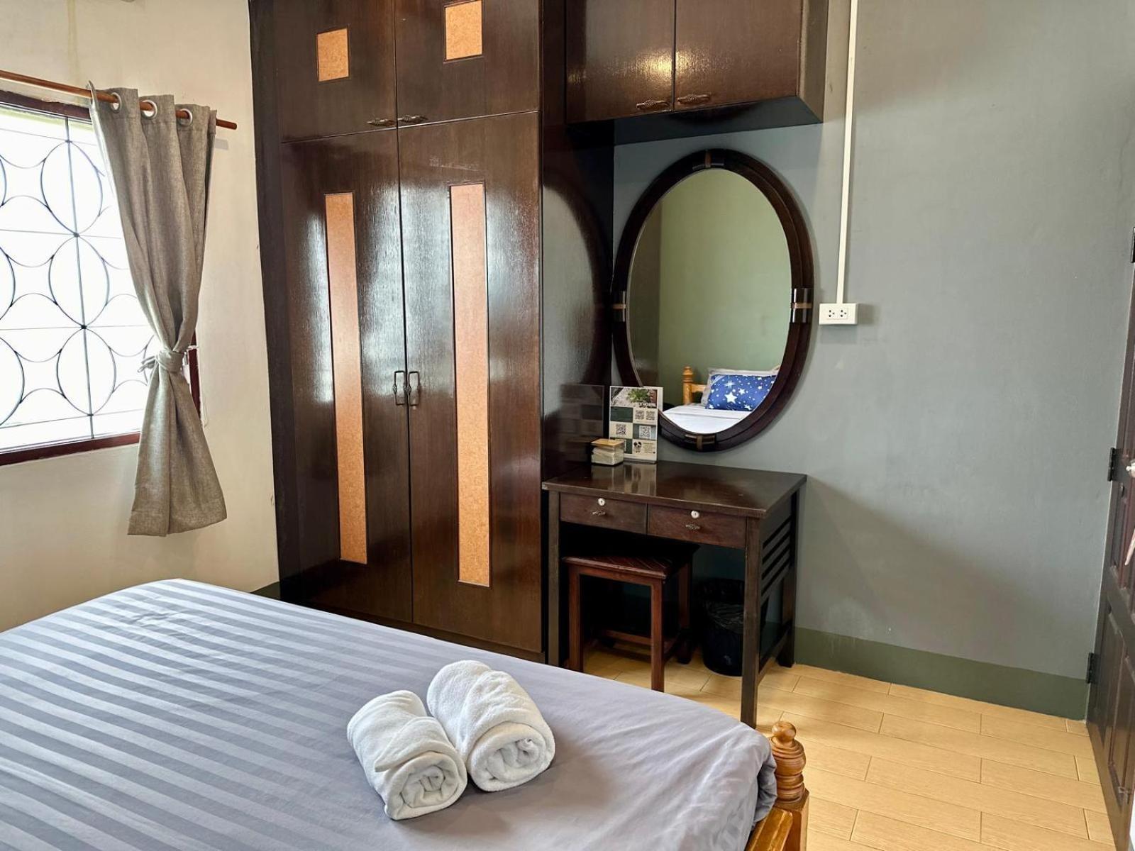 Niece Hostel Phuket - Sha Extra Plus Екстериор снимка